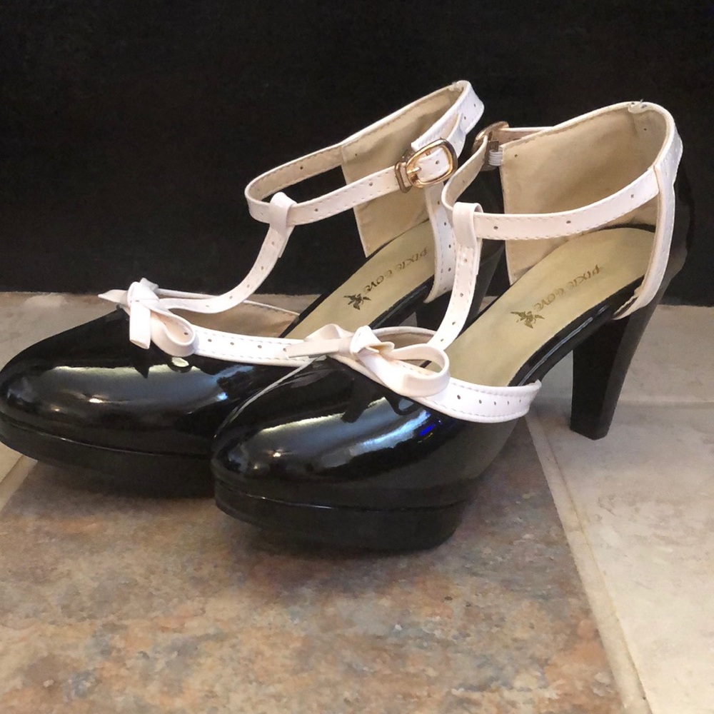 Retro black heels